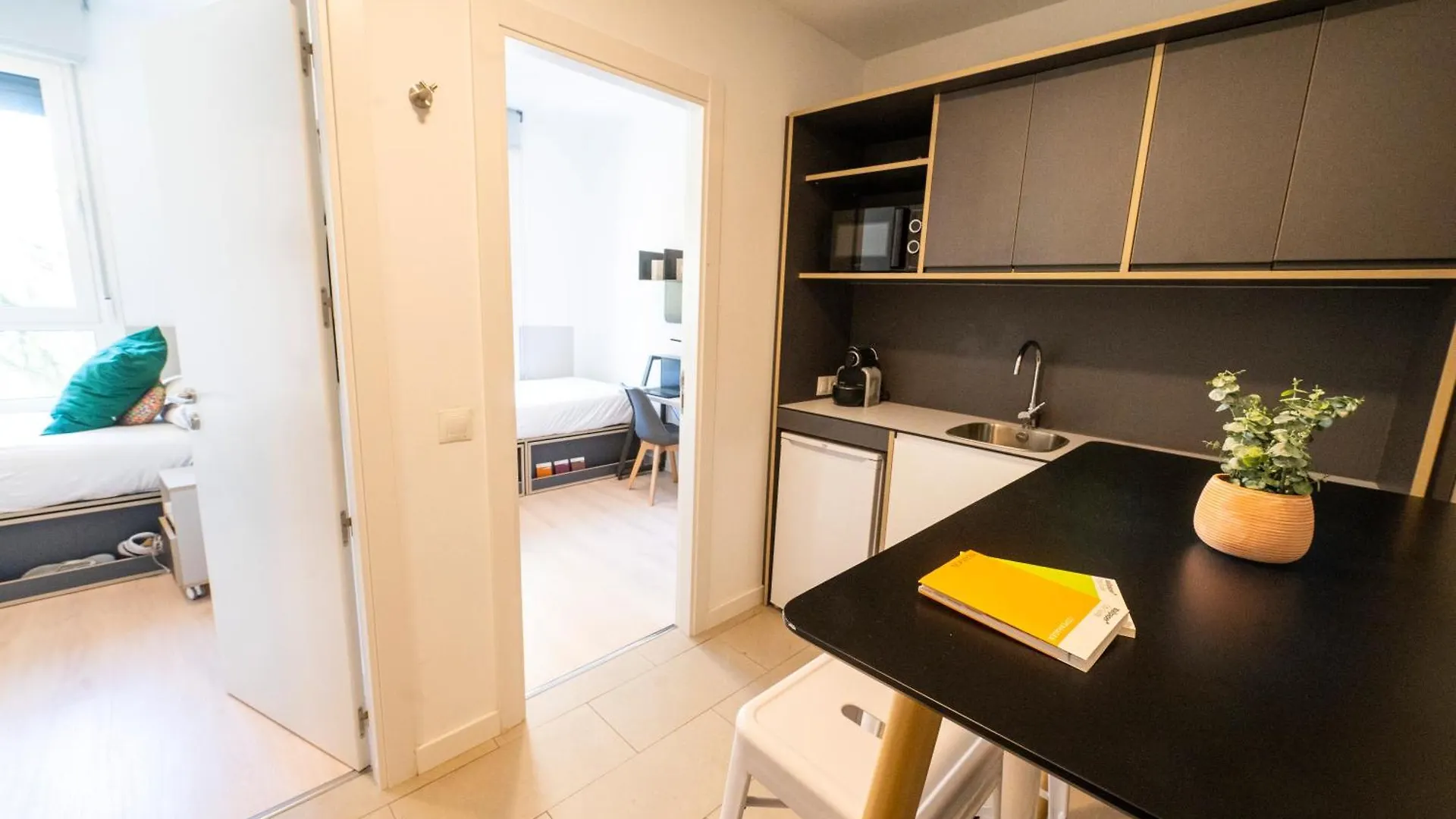 **  Hotel Residencia Bravo Students Granada Spanien
