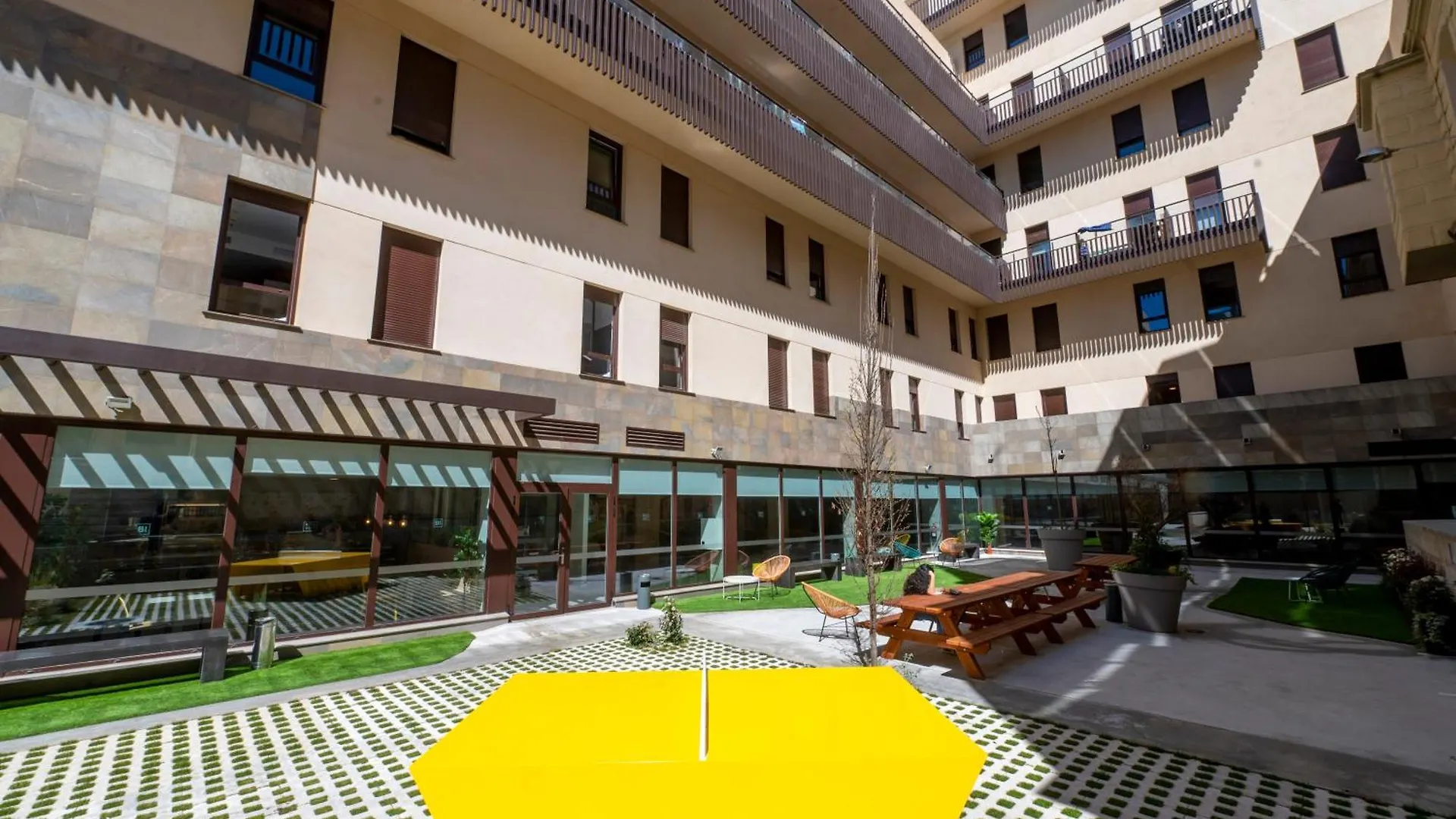 Residencia Bravo Students Granada Hotel