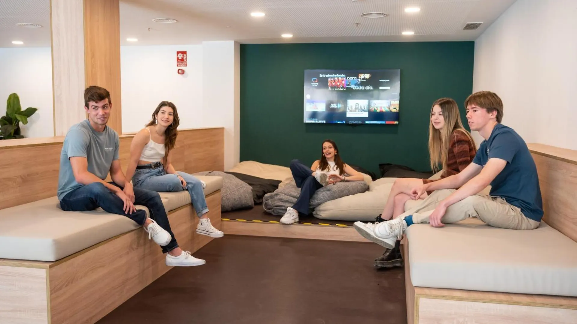 Residencia Bravo Students Granada Hotel