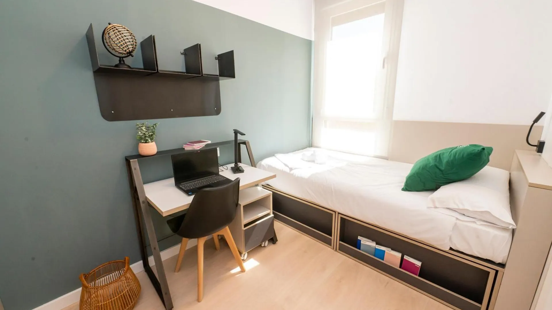 Residencia Bravo Students Granada Hotel