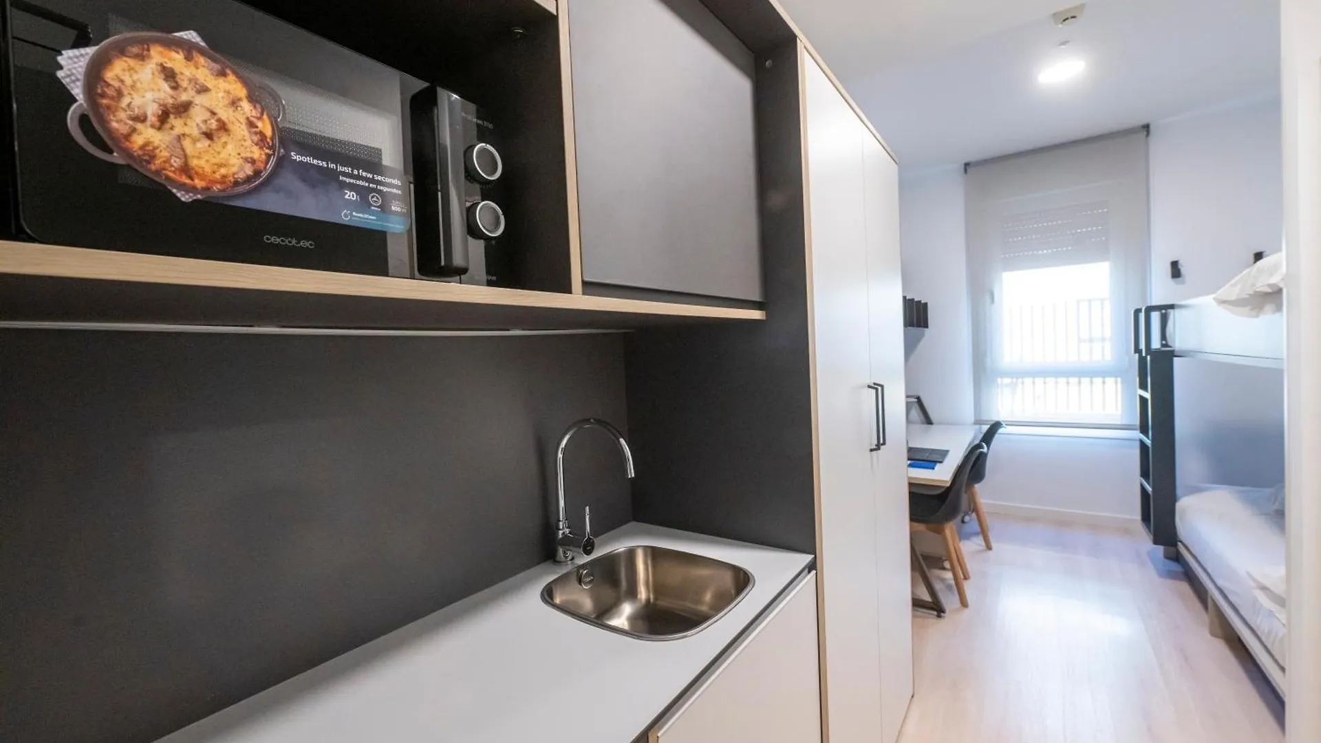 Residencia Bravo Students Granada Hotel 2*,