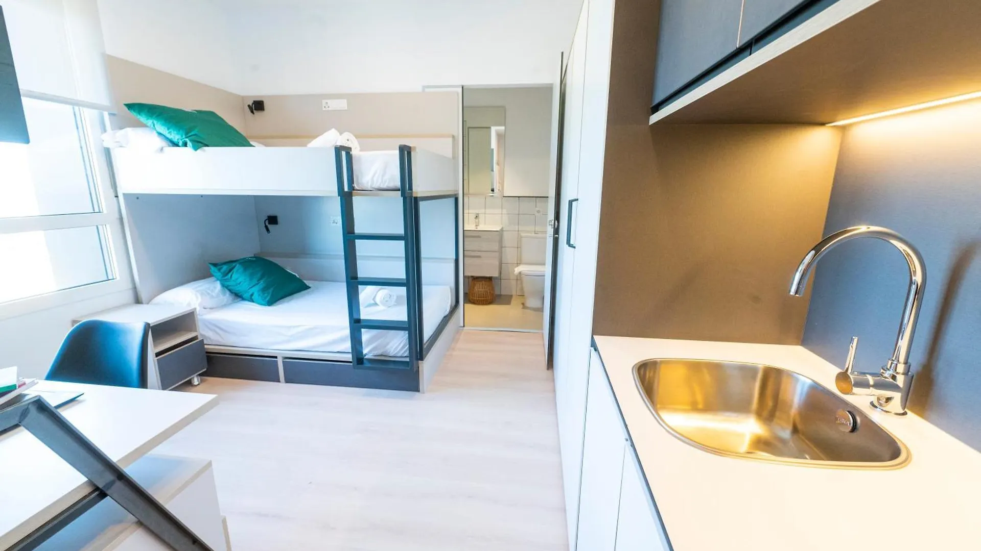 Residencia Bravo Students Granada Hotel
